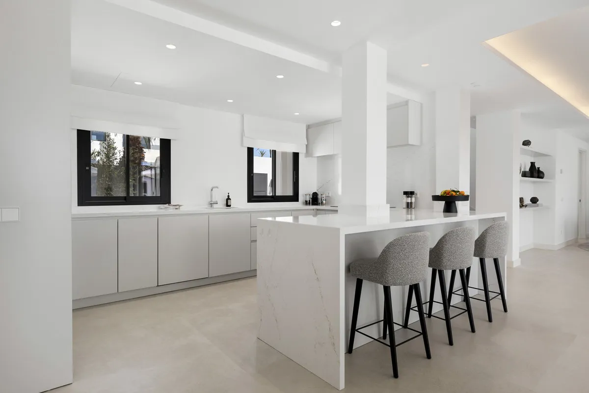 b8963400-f59b-4be7-8f39-d2fff3e60463