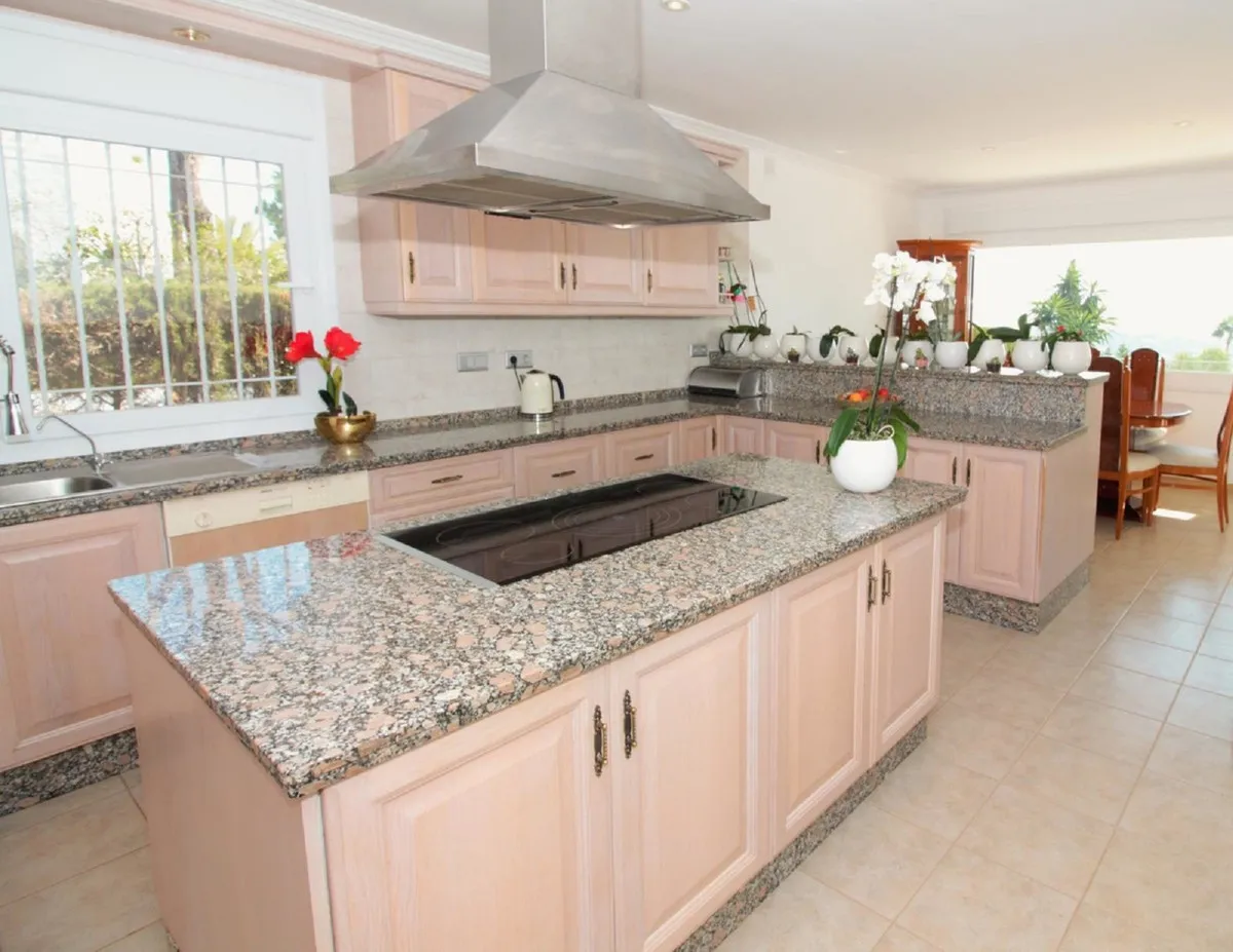 a15086cb-4548-4330-a21e-101bebaeffa6