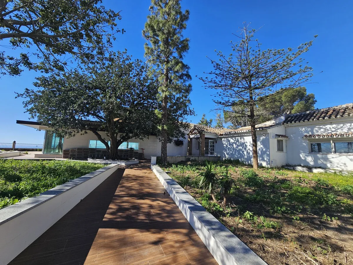 0c9074de-3e3e-4958-8a04-de5c8d32d8a3