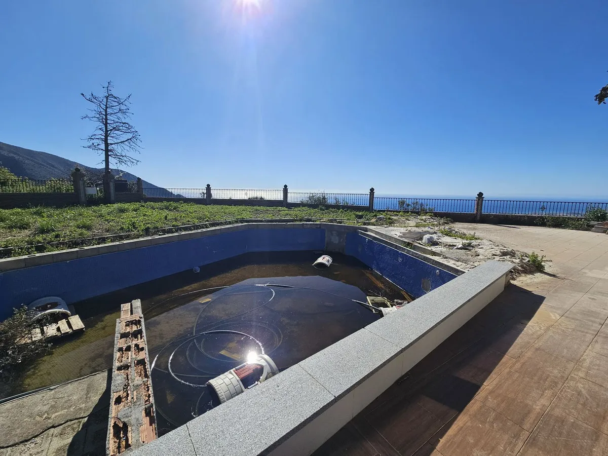 81975063-80ca-4b40-9b87-e0b9f2be08aa