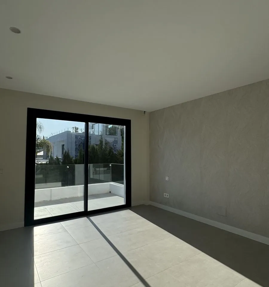 74b135ef-4f69-42e9-b46a-93b0519bafc4