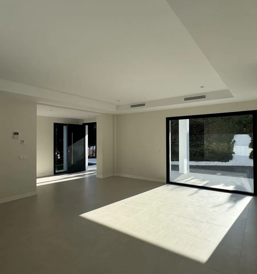 a62e81c9-b6dd-4160-945a-2ce044195869