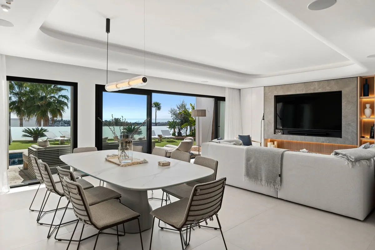 044f4aed-141d-4c8a-954d-2ca0877c1799