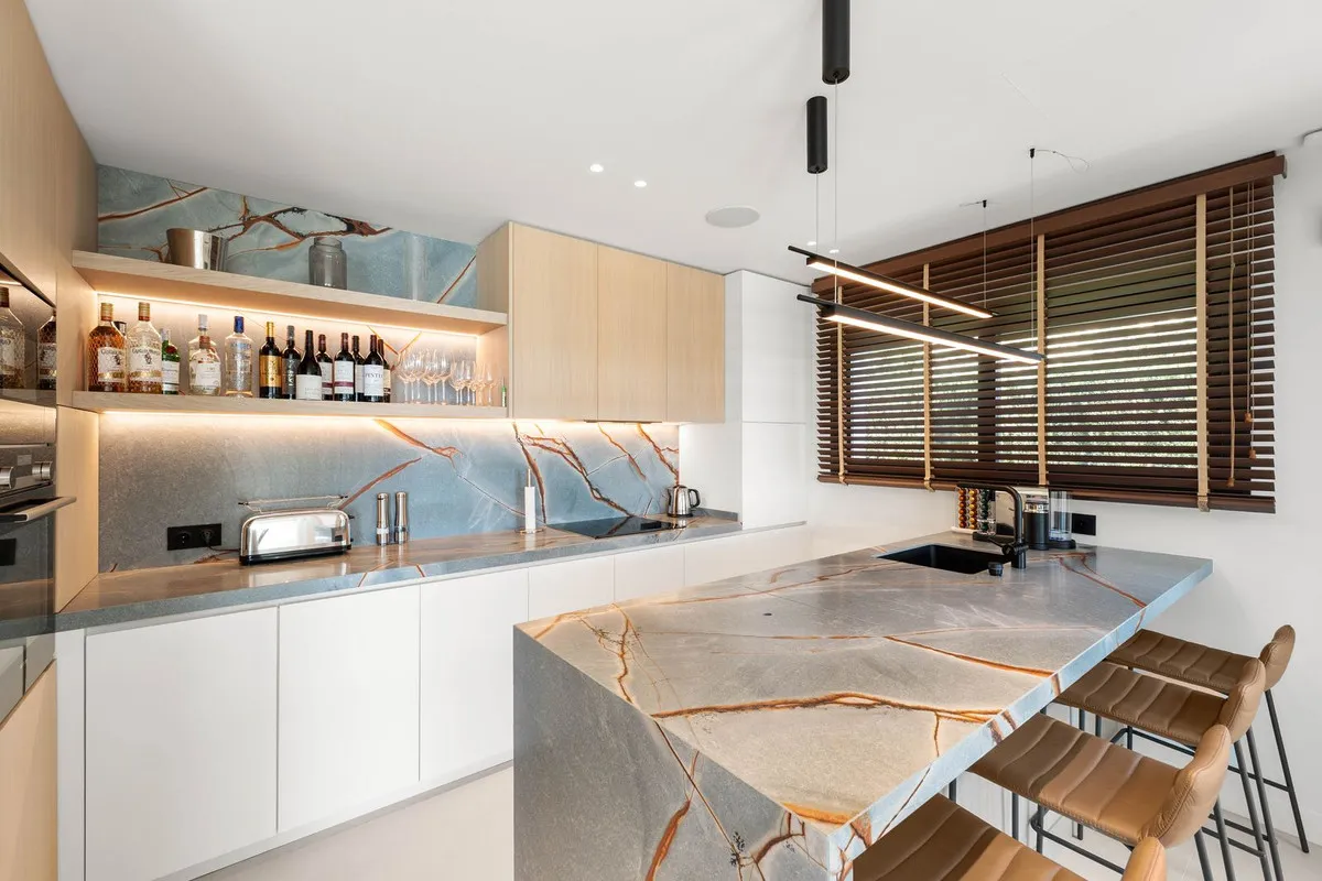 92b1a4b1-90ed-4709-b5f5-5ccfd3d57970