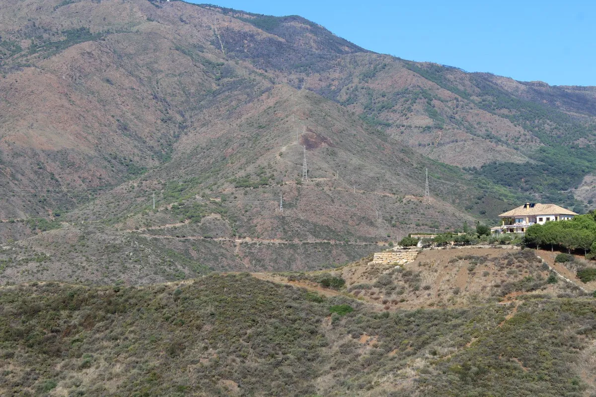 9b4bb6da-4104-4956-9f78-05e7b11367f2