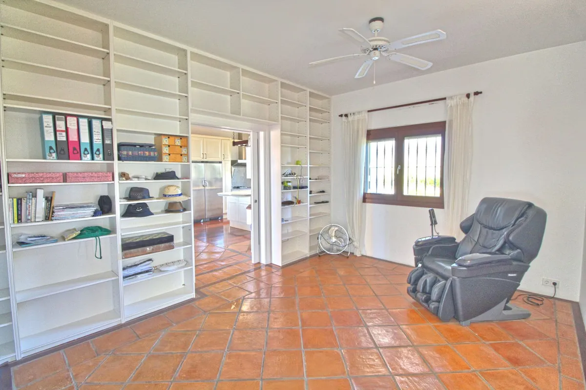 fb2fe5b6-2475-42d9-b561-445997ba0dfa