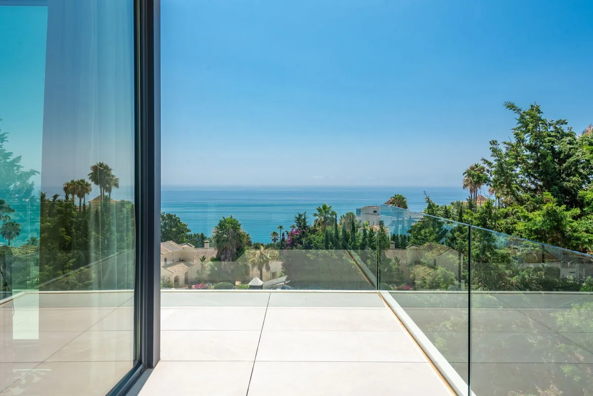 2dafaf67-3a9d-480d-8fb3-71f2e941c63c