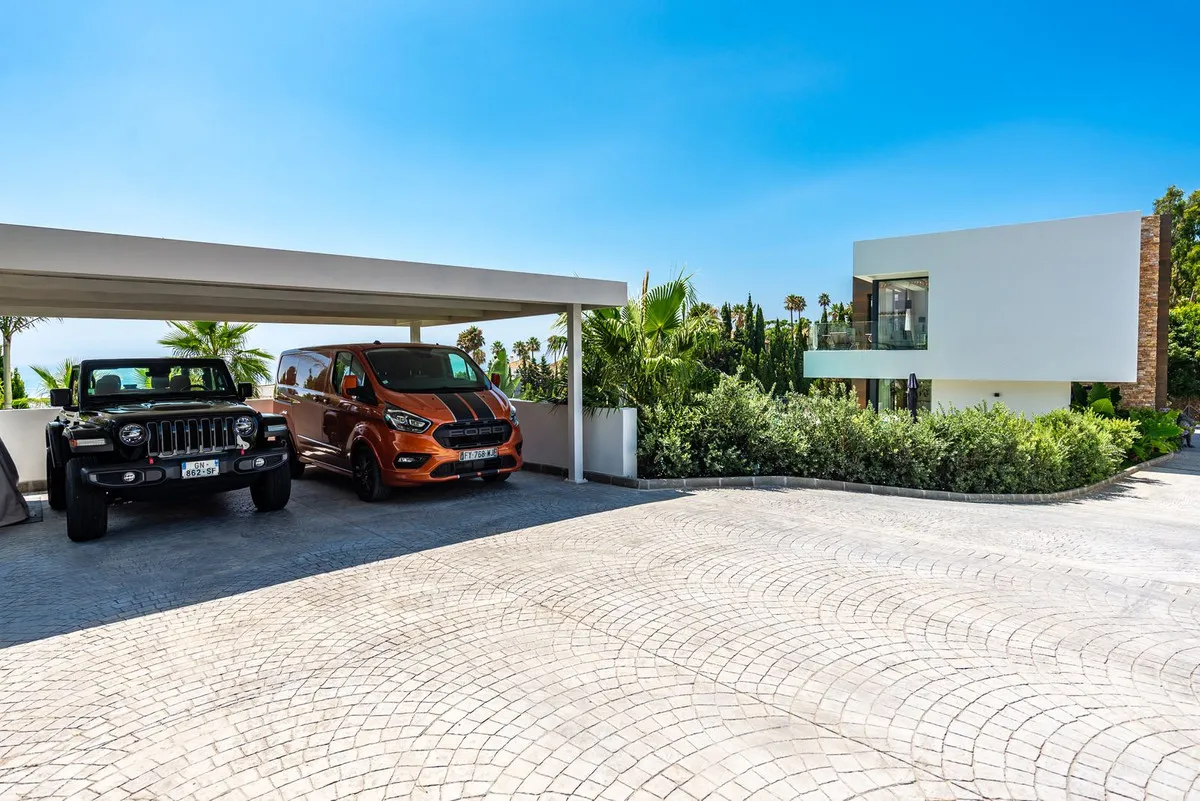 476f89e6-266c-45e5-833c-4836c3f65913