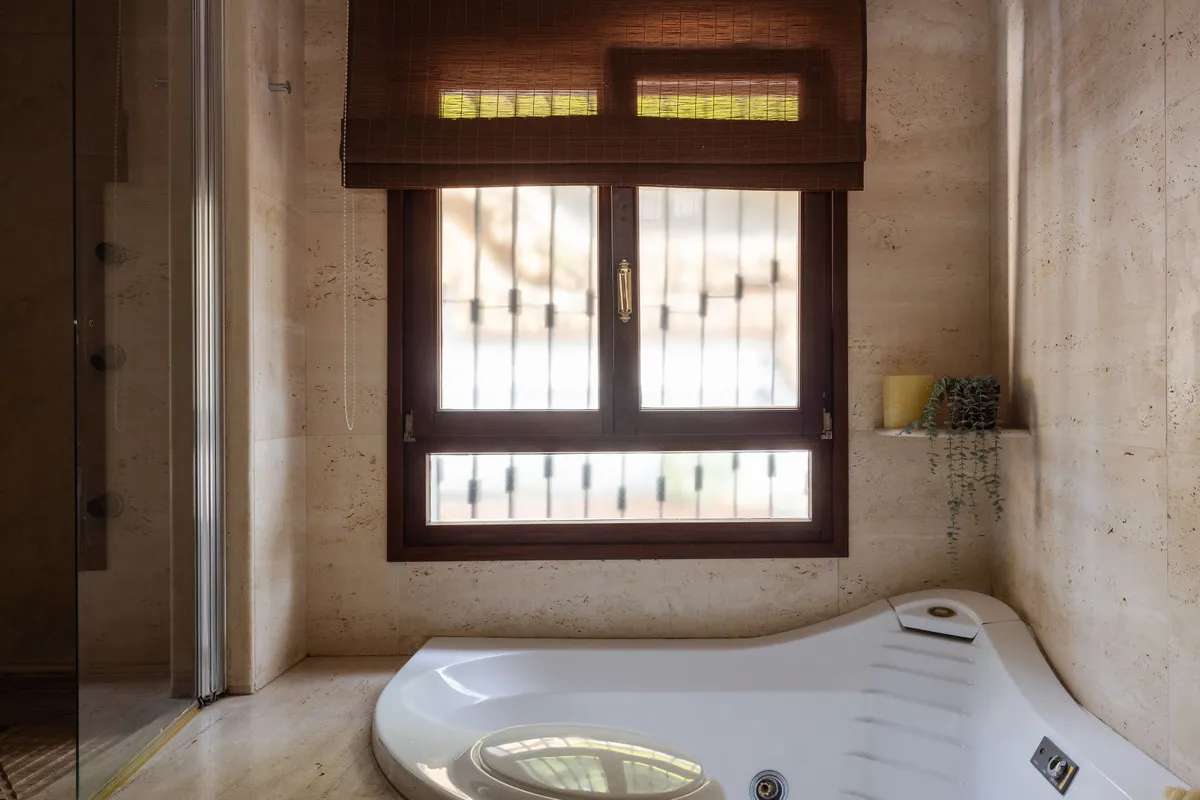 4f5a0051-10c7-4a15-973e-6304c8749f98