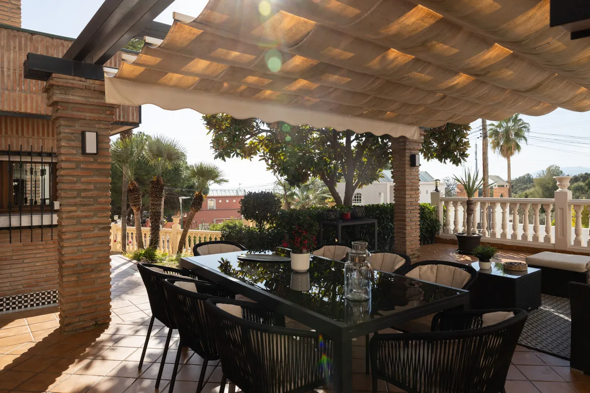 f19921cc-e1dc-4c93-8edf-5fad65381563