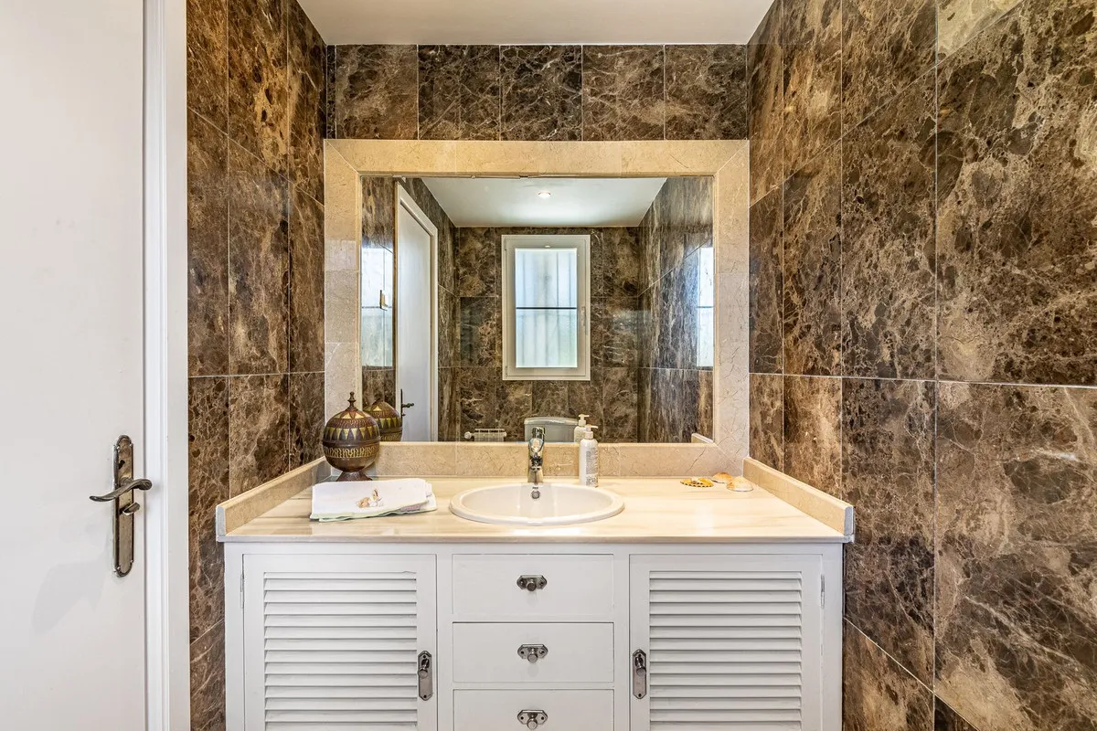 4ff4dc21-312b-4de9-a15b-15120d923c47