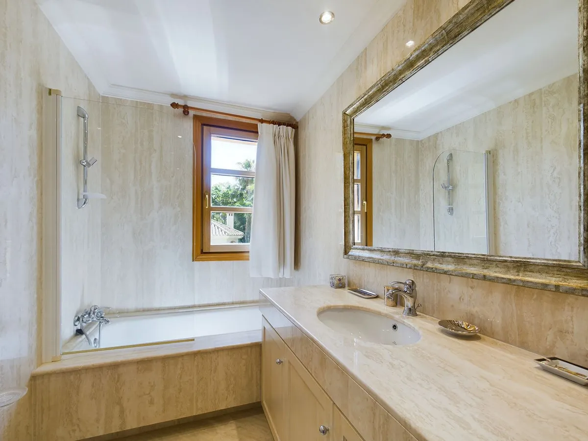 c900b9c9-03c9-4fe2-90ca-6847a02e7bc1