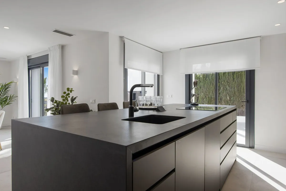 e981e635-e36b-42be-88ec-56f3c1f78437