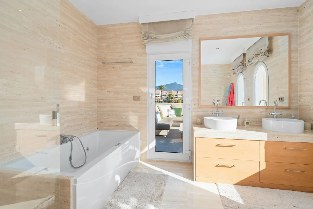 0afa88b6-5f11-4815-af64-bdfa6e5cce0f