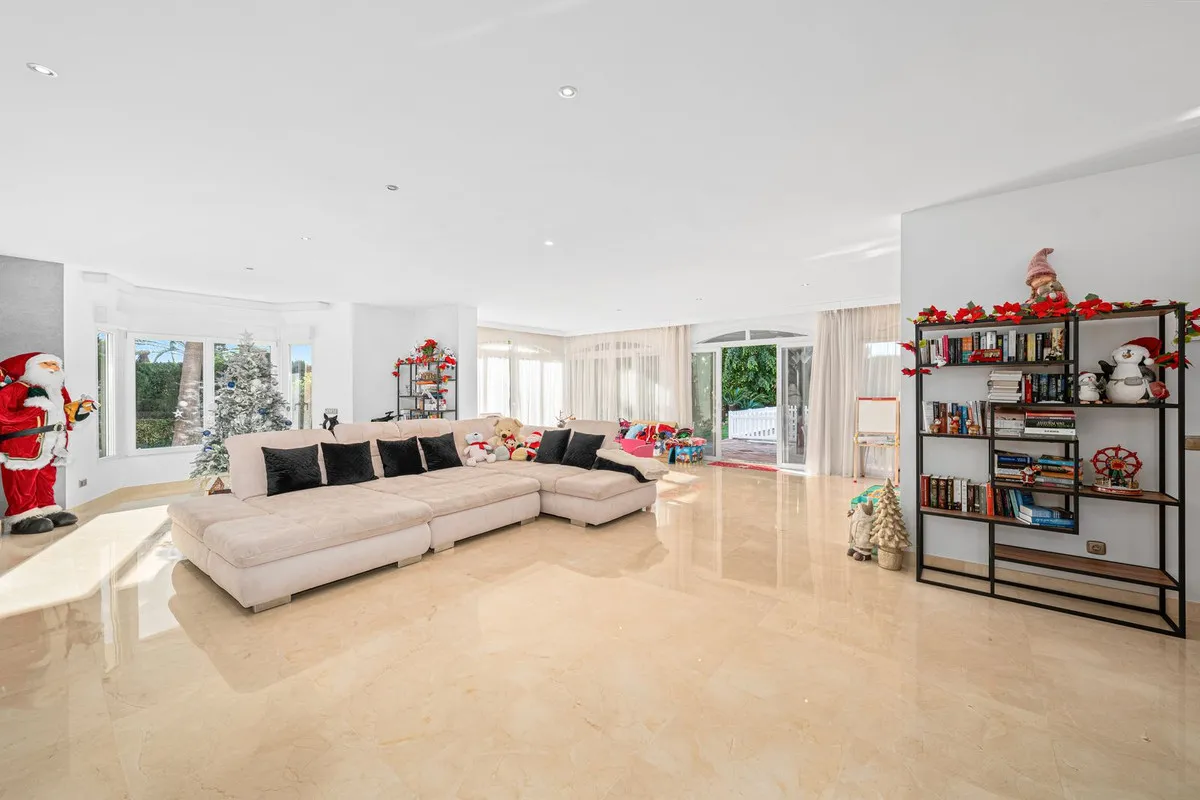 a093b4e6-0fc7-4d3c-a28c-078d15ffaadd