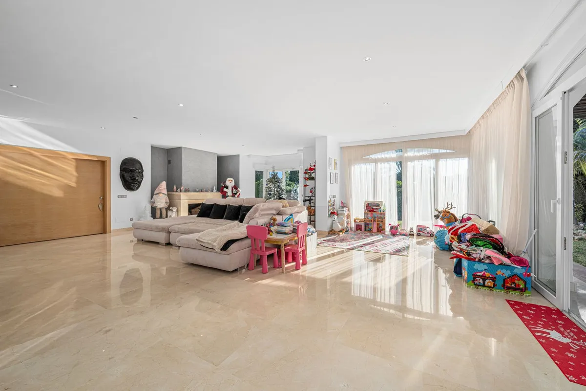 b044646e-24c5-43e7-93ae-7d173fed3ba9