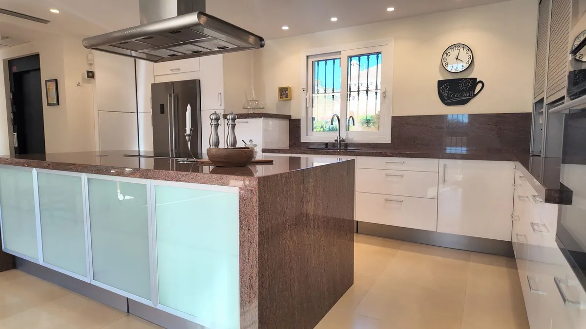 360a5b12-0640-447a-8f51-8adb225deb34