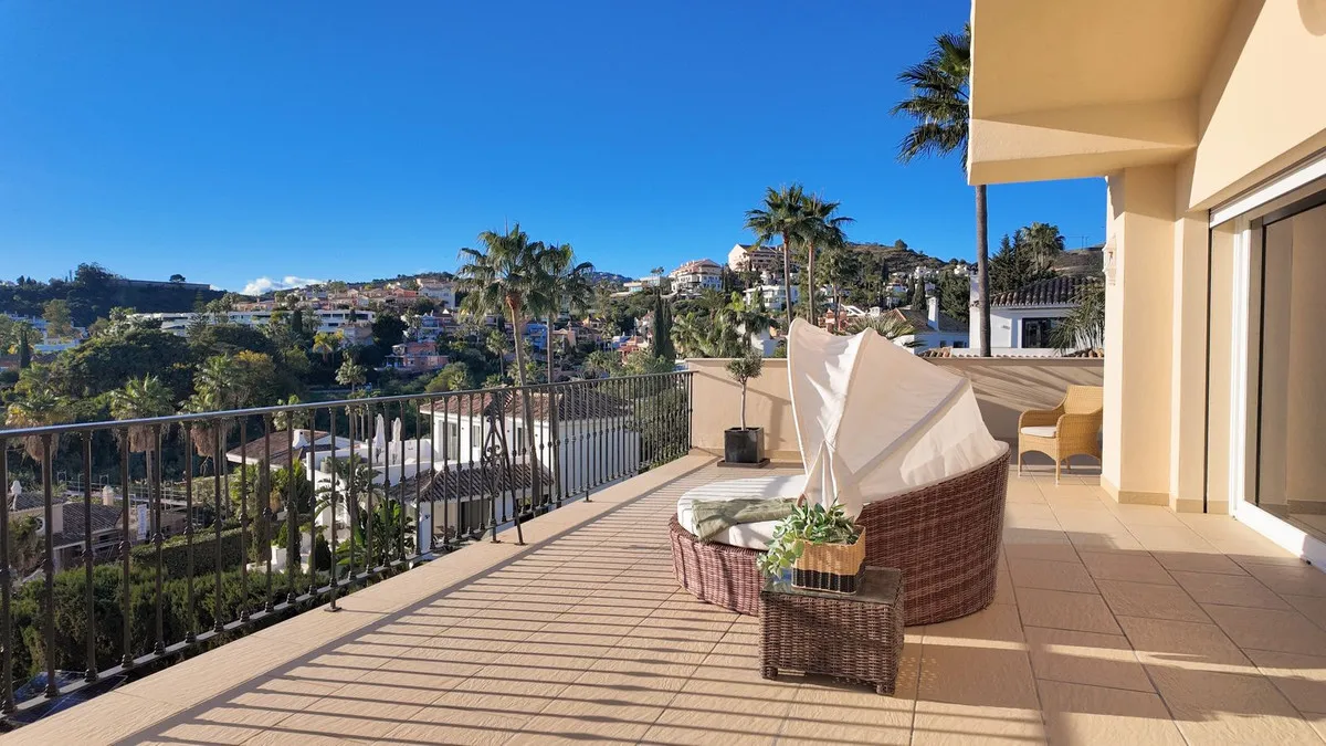 a1701075-e4e7-454c-9f4a-f17ed50a0d5e