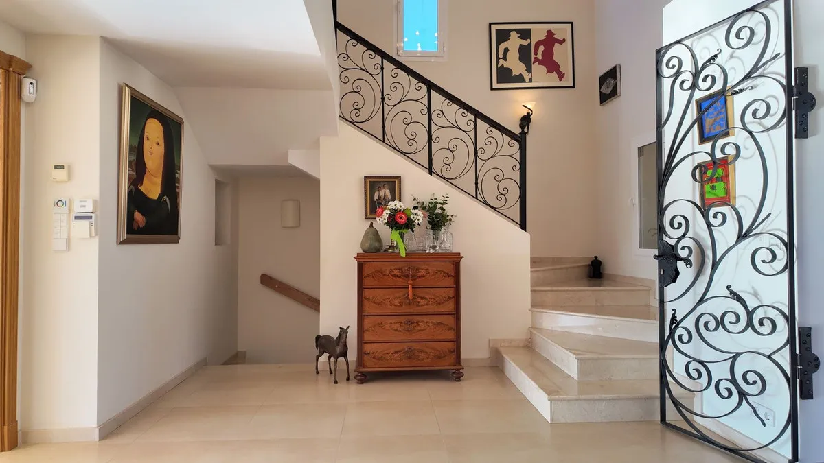 b2d9e9d4-31b2-4852-8415-949e2f6e5eb2