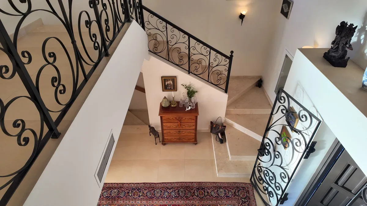 e838086a-a3f4-41a0-b0de-04eb22662d9b