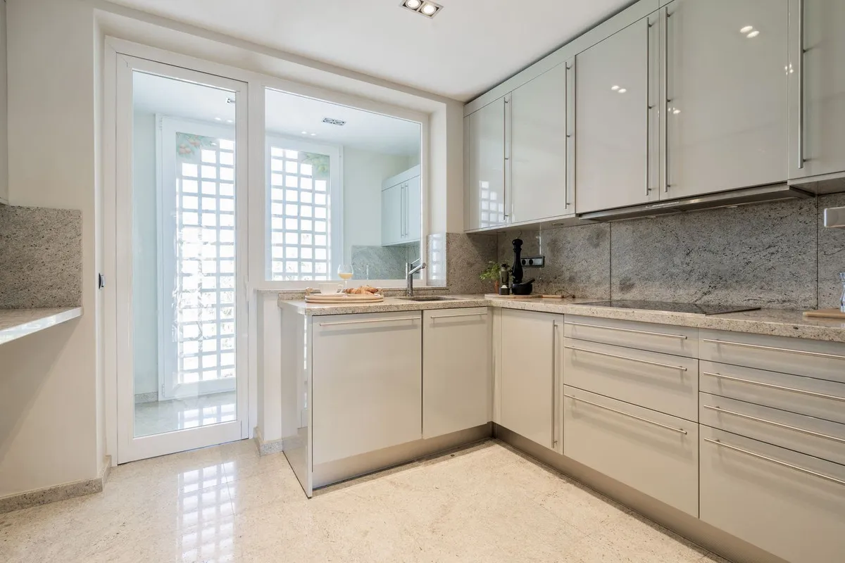 ed8ae95e-bc0c-49e3-bf8e-6ad7db409d42