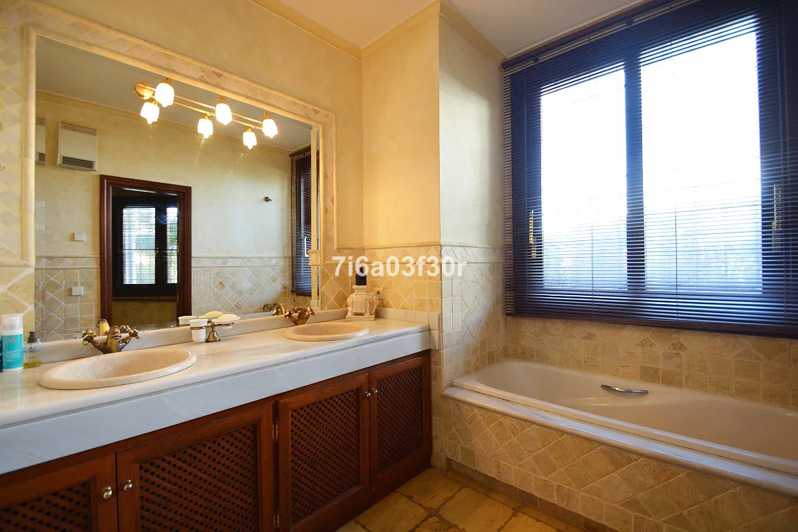 0f8cf114-50df-459f-b0f8-9b9cde044143