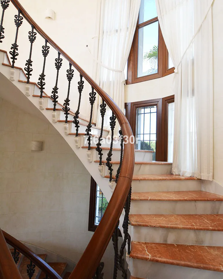 8f061631-fac5-4511-b7a4-1b5155d953f0