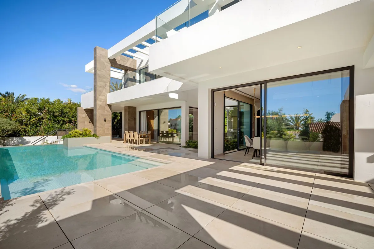 0fc90096-4b74-49b0-bc6f-25332276a205