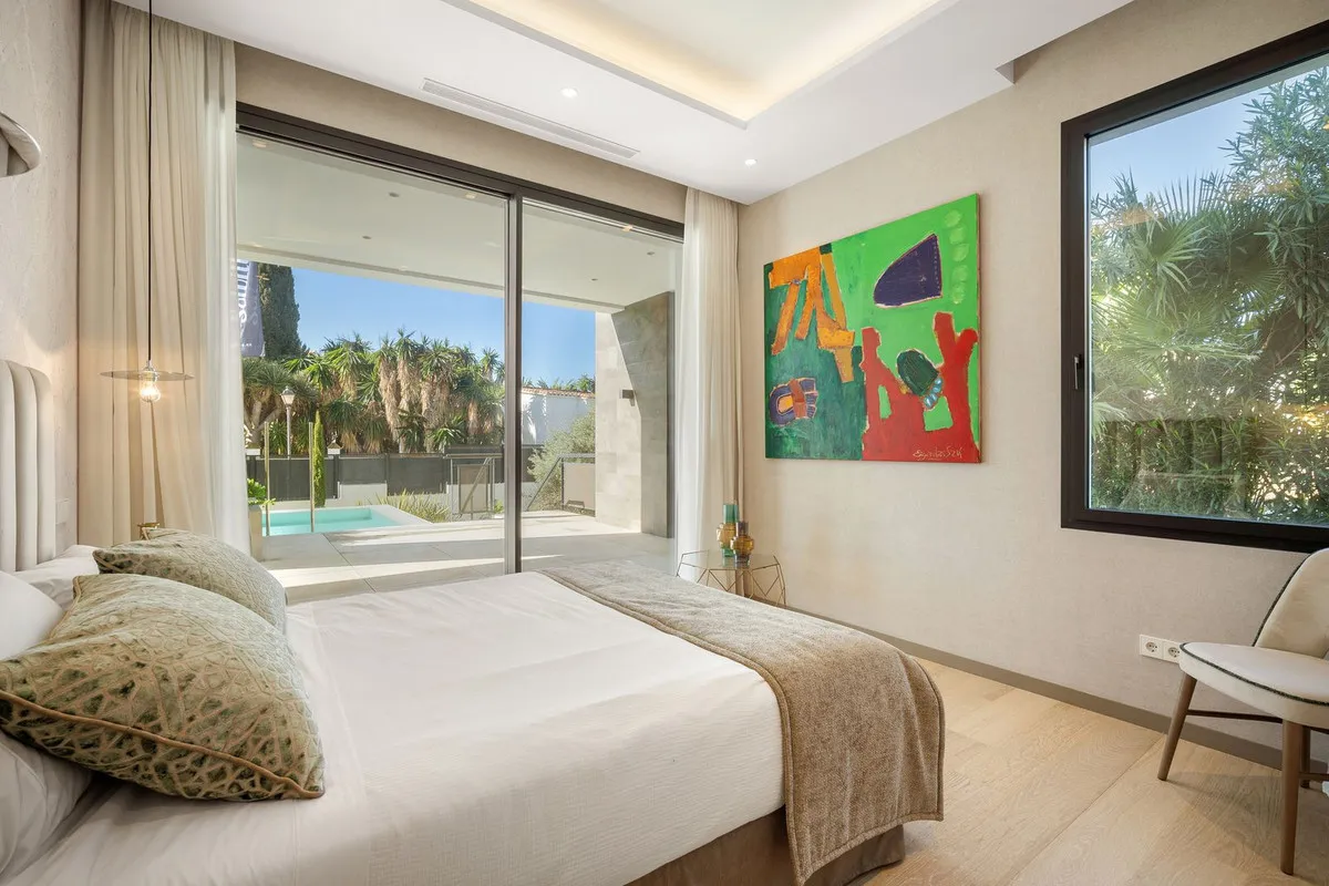 21f0bd7c-251f-42ce-813f-c04d4b672d3d