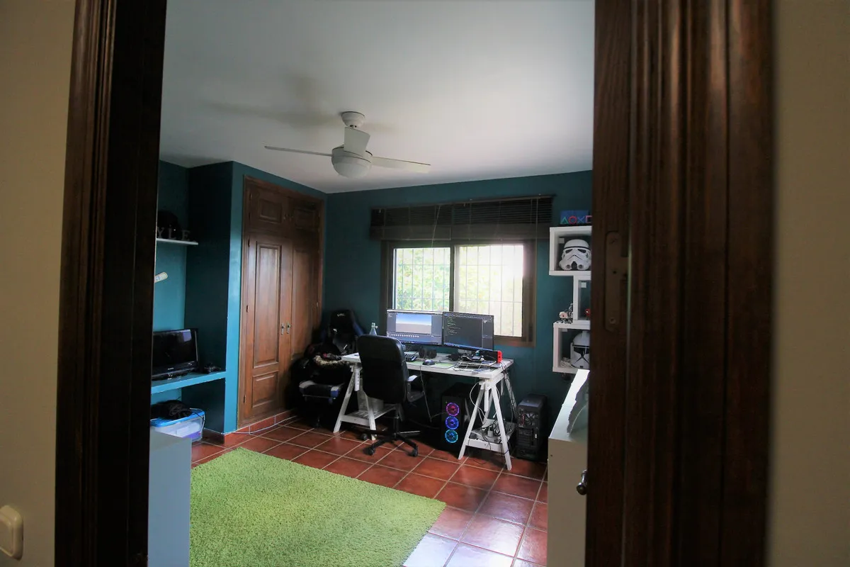 ba9f79f1-ca04-4b7e-ad9e-efc82c797f3e