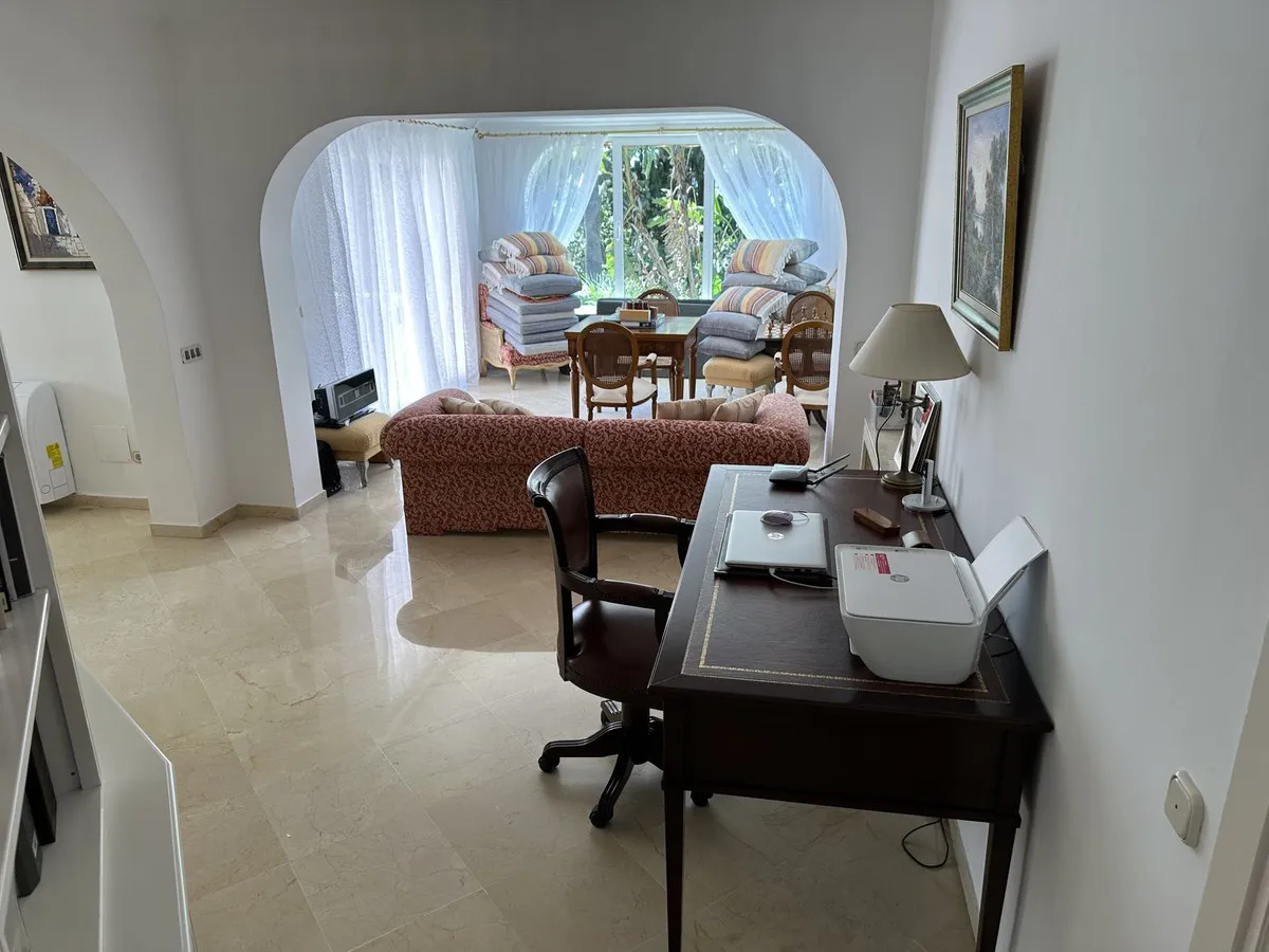 976b171b-6493-46b2-9c13-45e04fbd1177