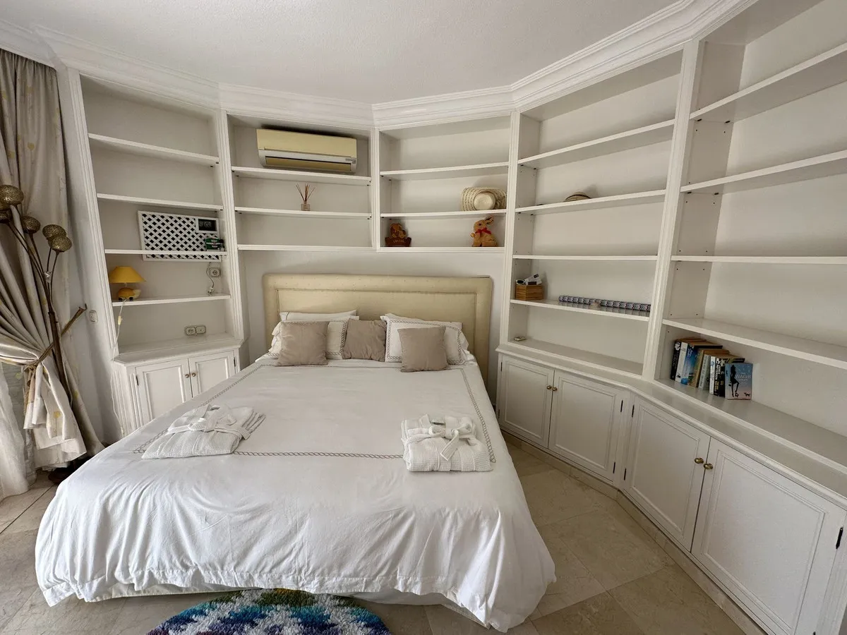 a2680982-9bb2-46c3-9f8a-c3fdd1d14a38