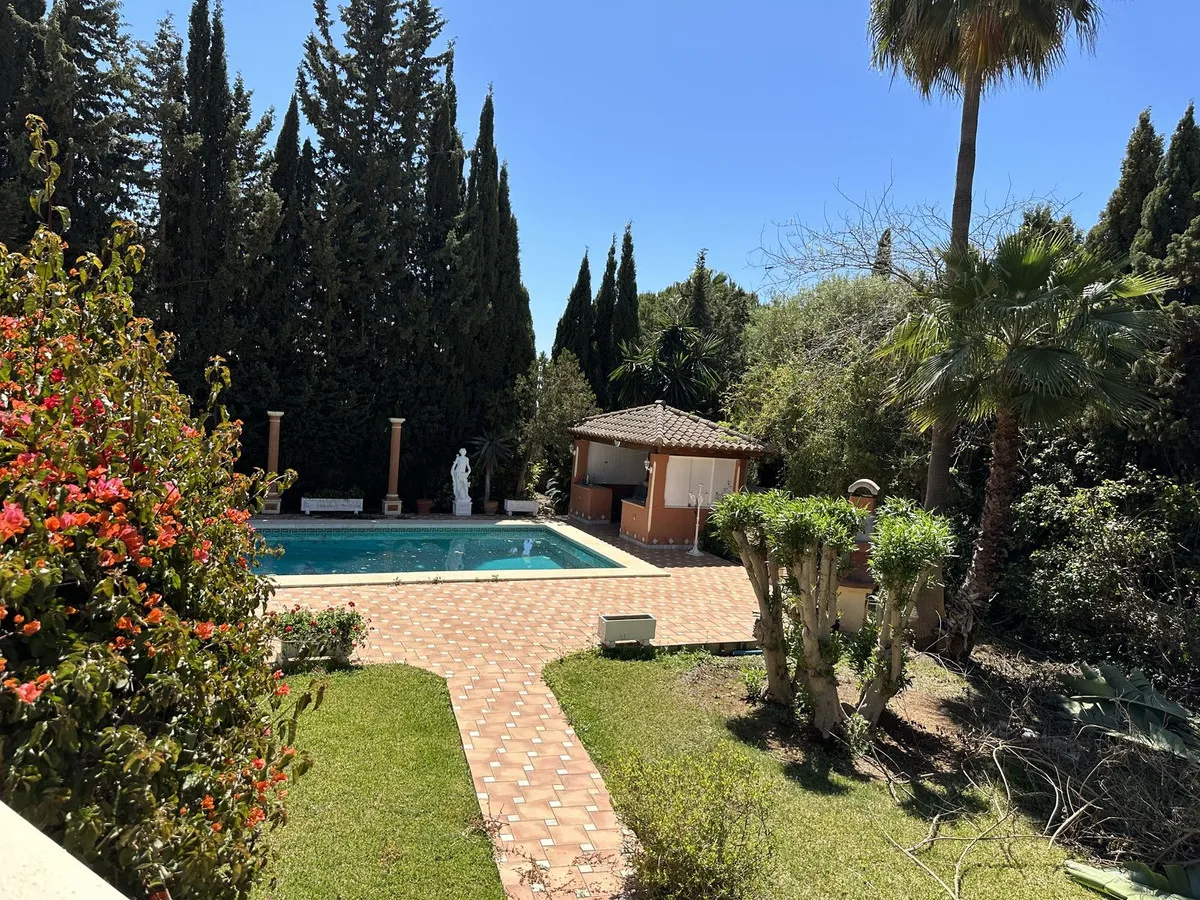 e6db01f4-6d23-42a7-83d4-aaf572736671