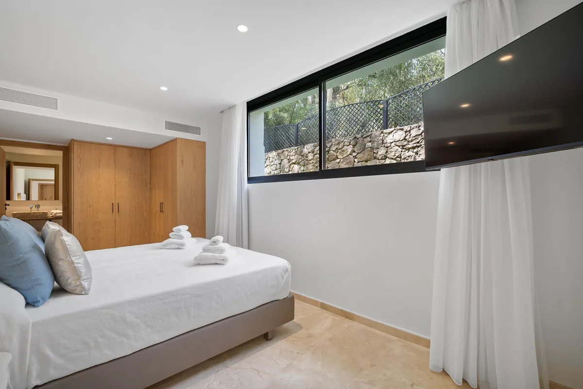 90eae59b-1c48-4c3b-bfe1-9a800db5c168