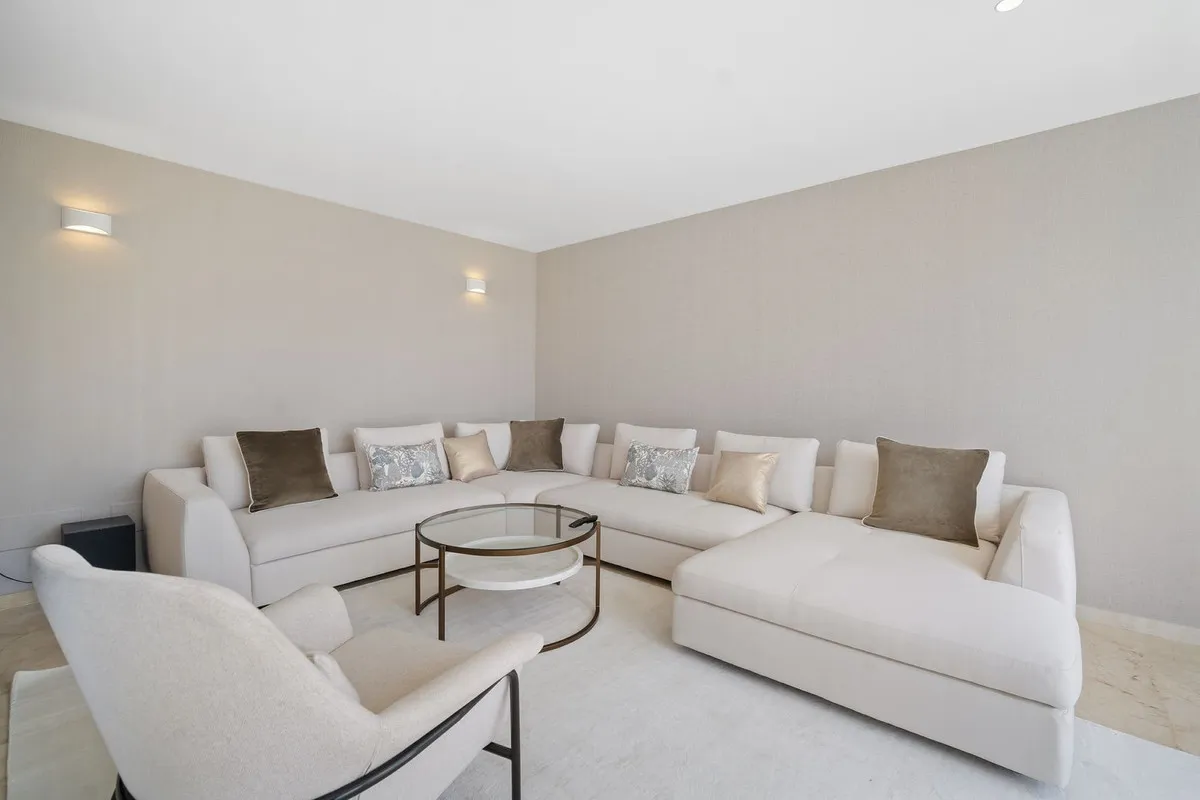 9af9d027-ce2c-495e-8ded-1f8694bc33cb