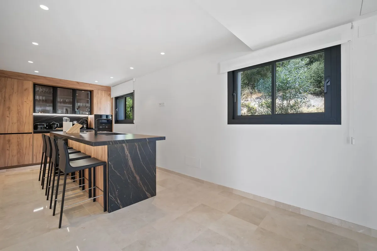 b550cf7a-2491-4bda-9769-8dfe78b65c7e