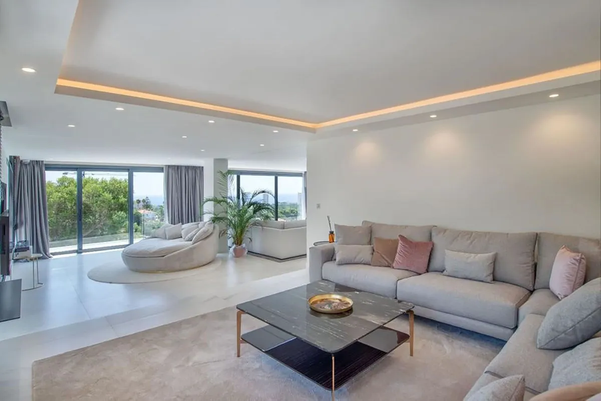 a0d9a731-3096-4677-9b46-910cab3a224e