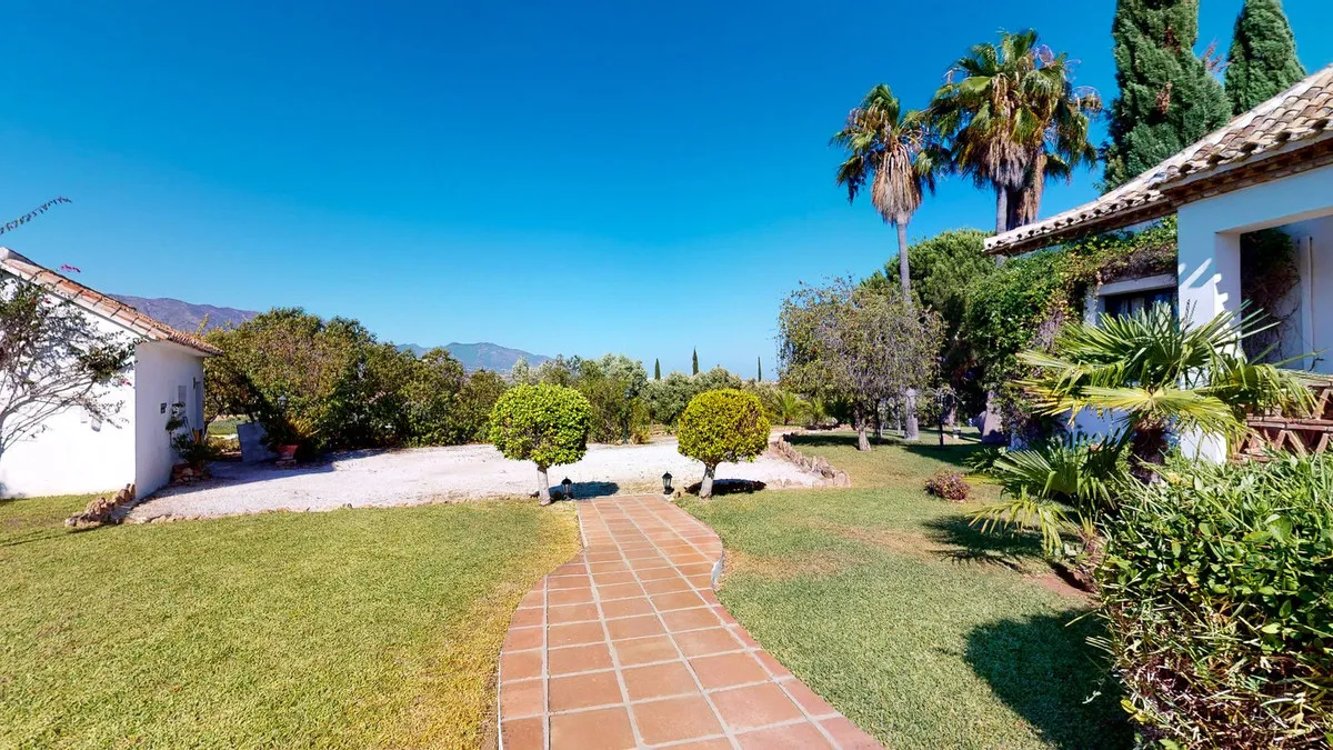 372ce8c1-ccc9-4d7b-a9ec-b59e00bdf0cb