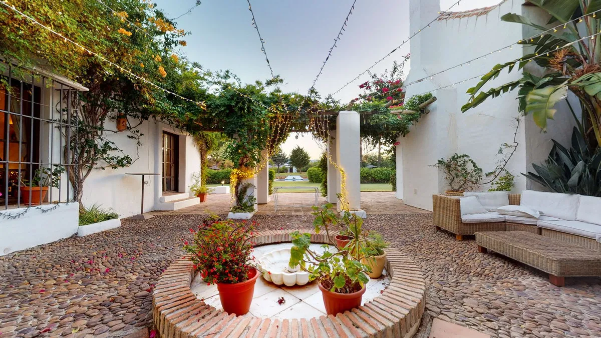 abb0a993-1791-4416-8474-d6562d811381