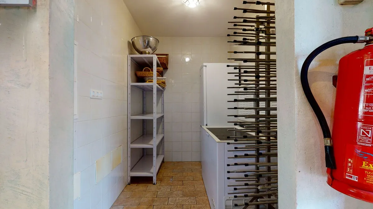 e571dd90-8491-4bae-a944-6c8a88d281a3