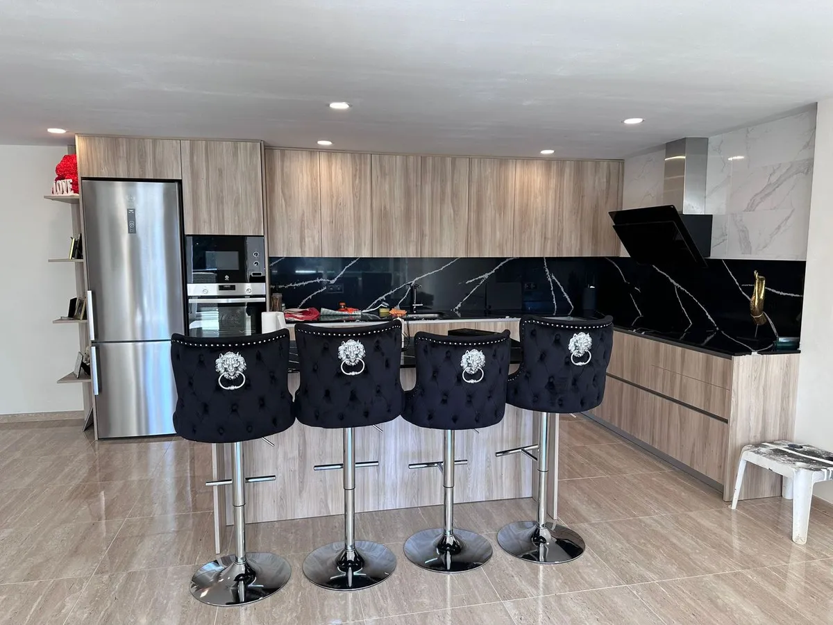 a4548072-29e9-49fc-baf4-b9801b85ffb4