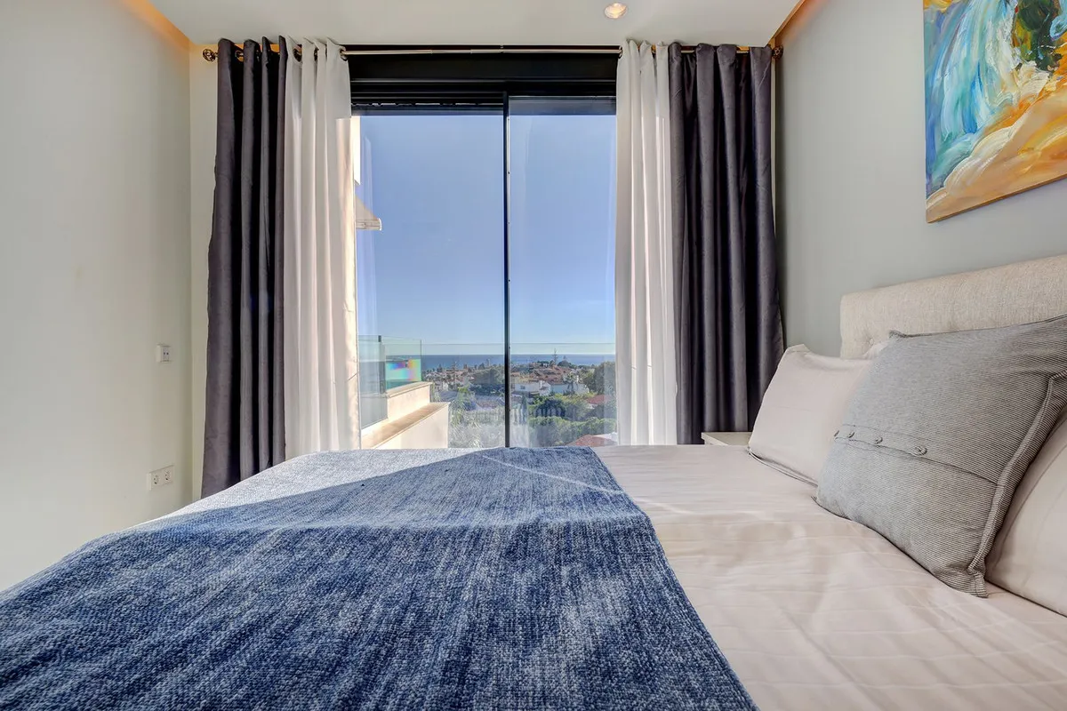 17c16519-3291-4a68-adfc-7245cca76b1b