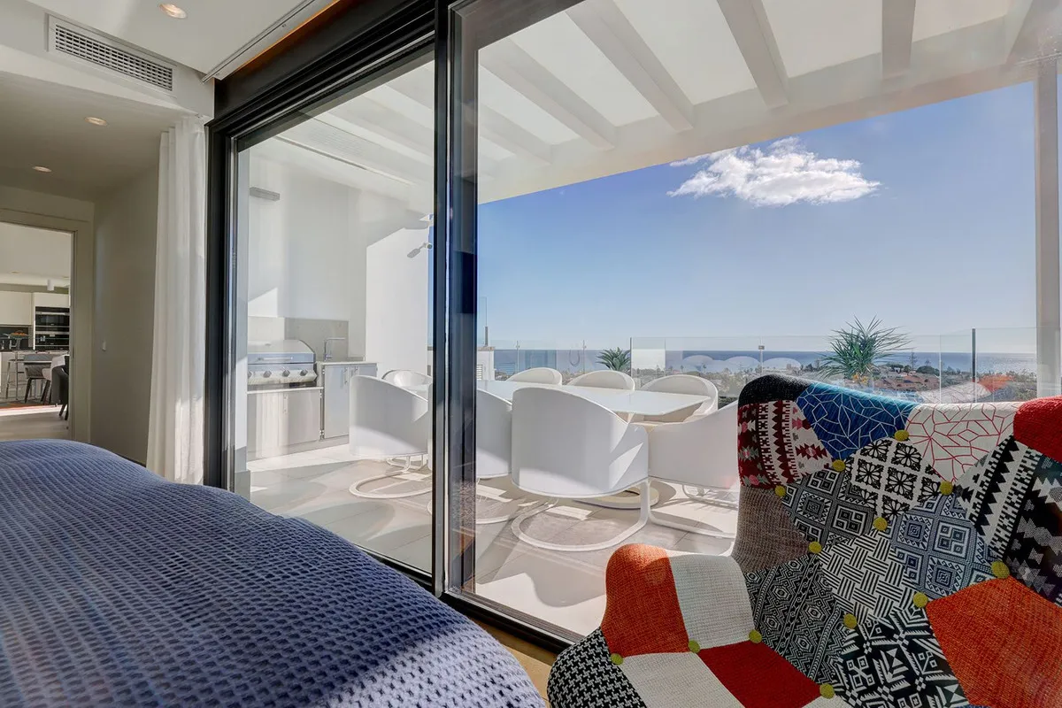 db6bb551-0271-40e5-8827-9904b4f8119e