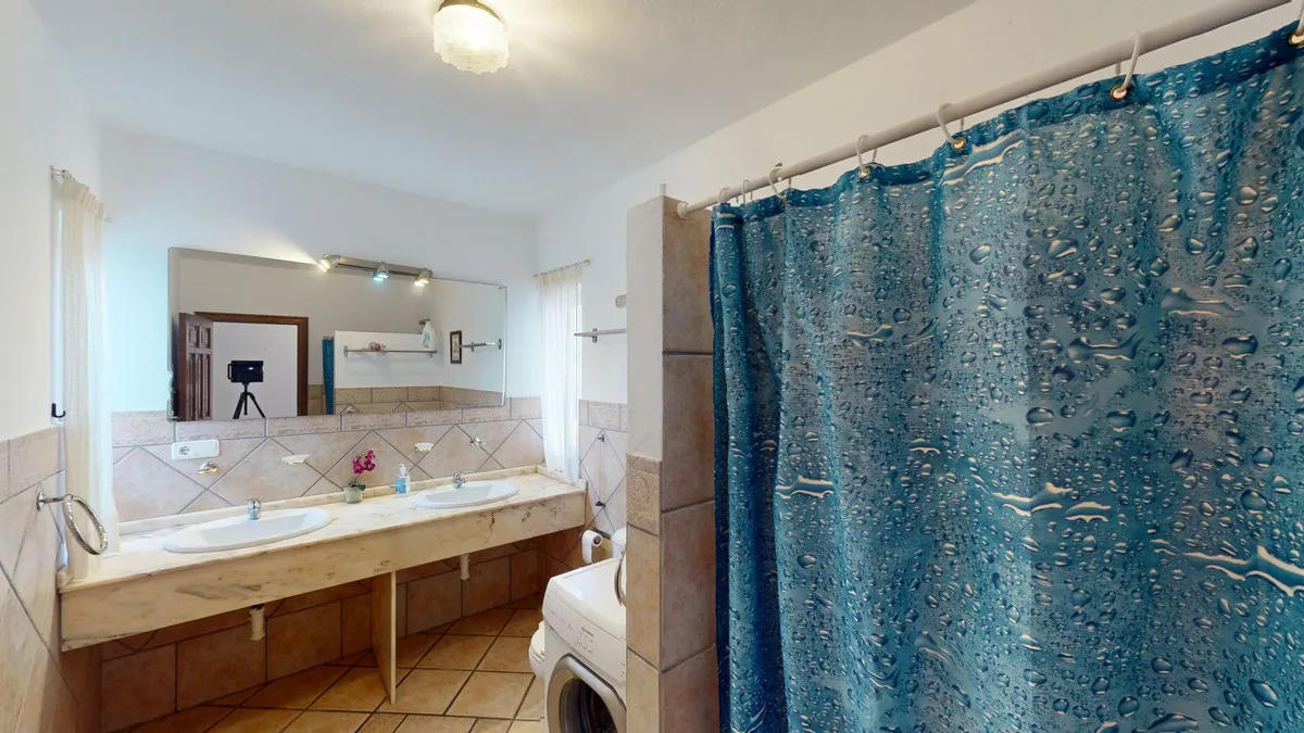 ce0ff3d3-7128-4c83-968d-e86697916d91