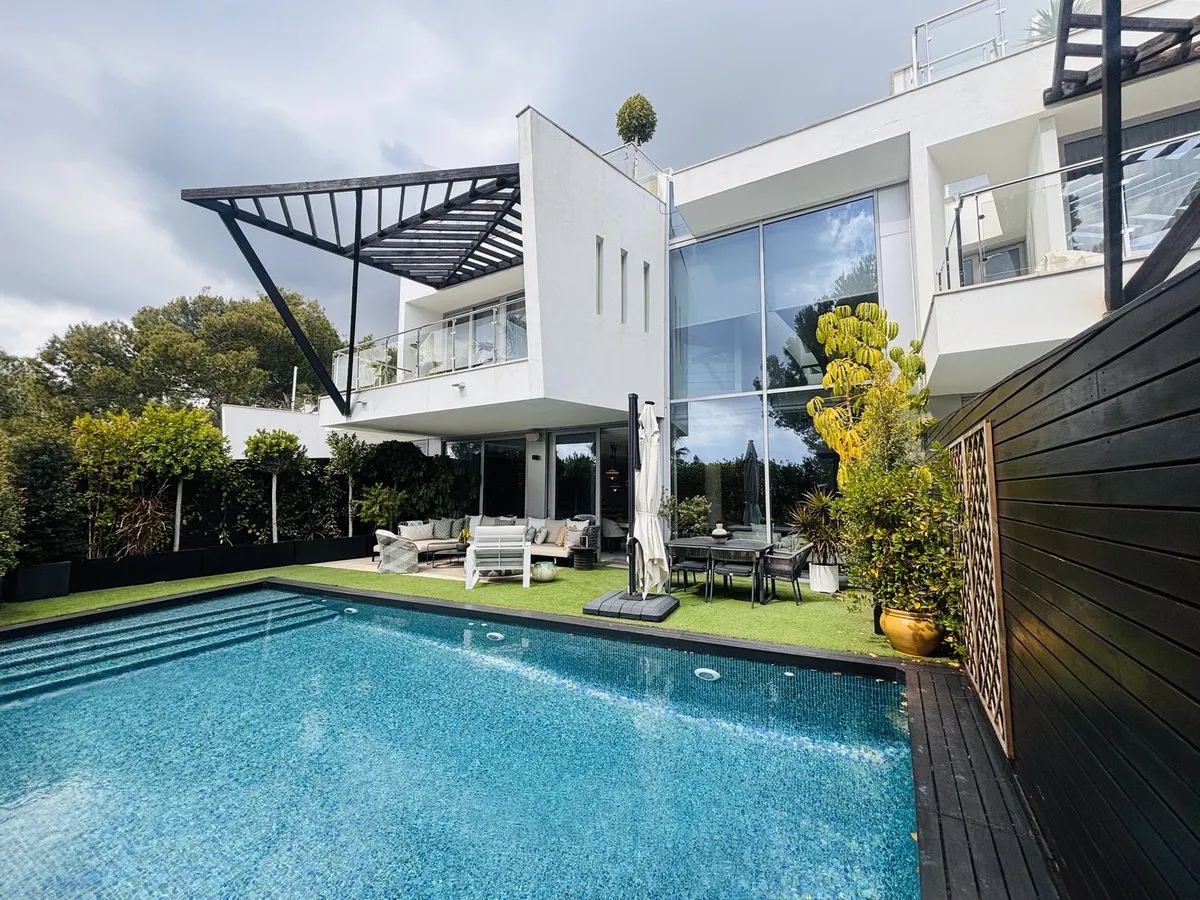 237e4d92-30db-48d1-946f-30c3093eb6a9