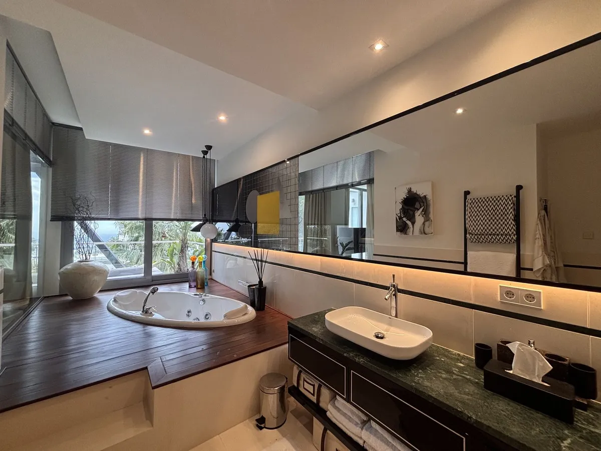 33d17484-aa08-4c87-a46f-ddf403d1aeec