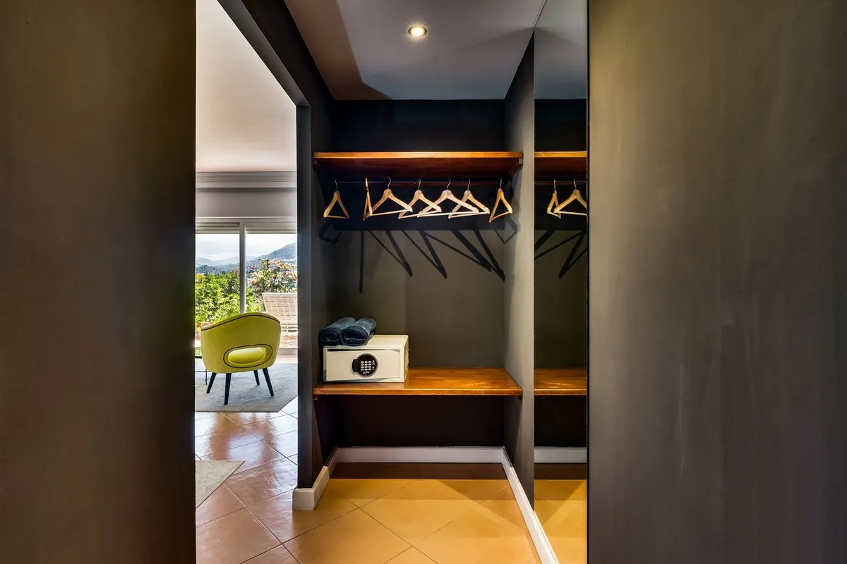 c2363aea-8e5d-4c37-ab48-b9e6e1459946