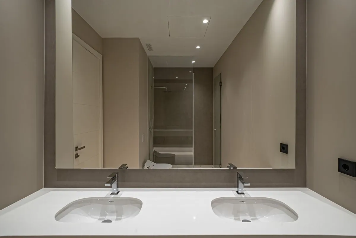 606a8444-29d5-4e12-8818-c1af31770792