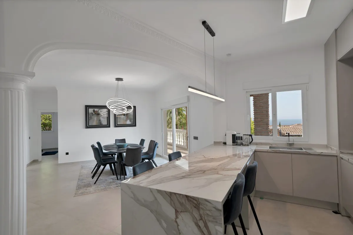 a0895f07-4e19-4f73-a9a3-d5a0b270f66d