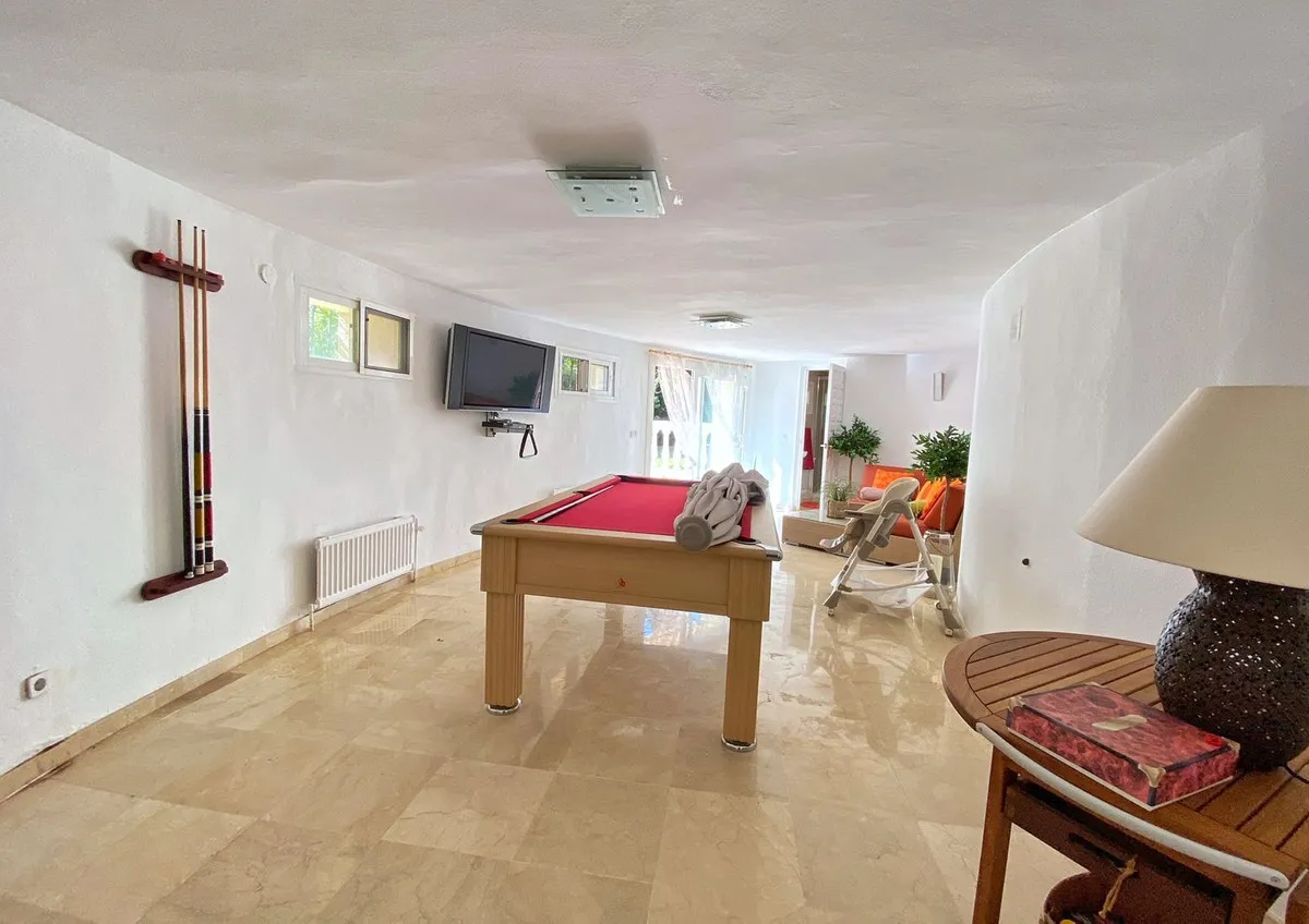 048db76b-ee5e-46a0-a4f3-5df9456908cc